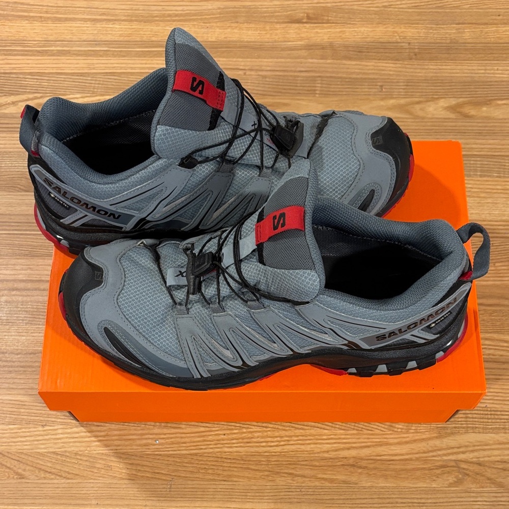 Salomon Grey and Black Trail Sneakers with Red Accents - Picture 2 of 7